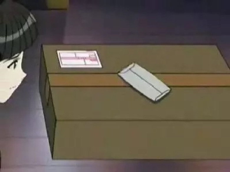 A grande espadachim Motoko muda de roupa